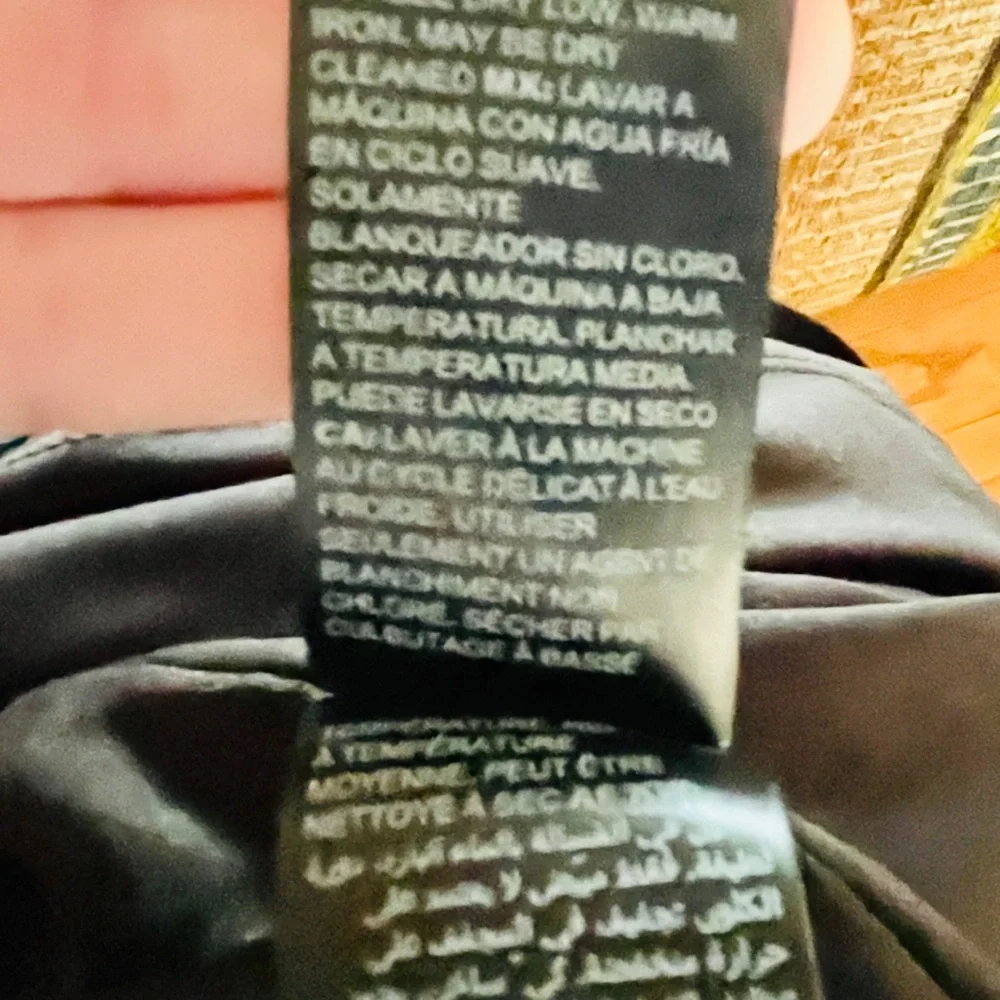 White House Black Market Long-sleeved black and floral blouse Size M - Picture 6 of 9